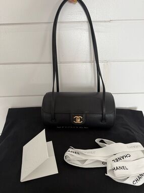 💯 Authentic Chanel preppy Barrel bag